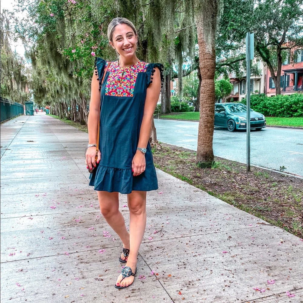 Embroidered pattern black dress